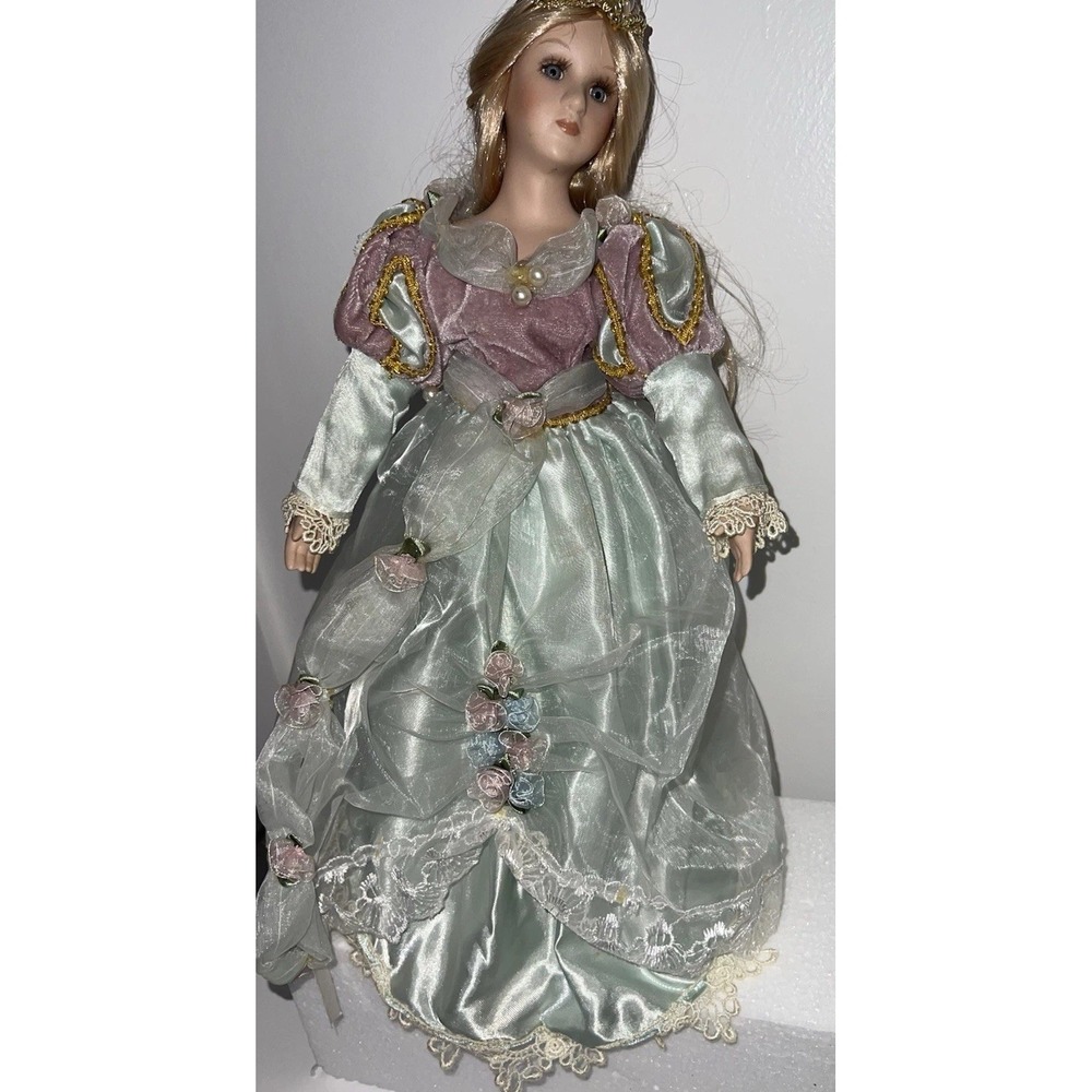 Collections Ect. Fairy Tale Princess Cinderella Porcelain Doll (212/10)
